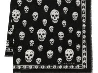 Alexander McQueen Classic Skull Scarf — чёрный шарф с бахромой
