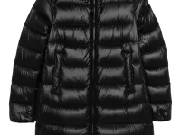 Moncler Suyenne — стёганое пальто с капюшоном