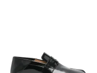 Maison Margiela Tabi strap split-toe loafers — чёрные лоферы из телячьей кожи
