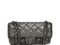 Chanel — сумка серая