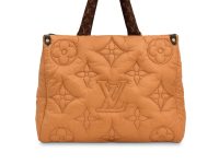 Louis Vuitton — сумка персиковая