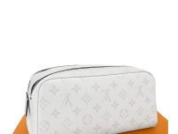 Louis Vuitton — косметичка белая