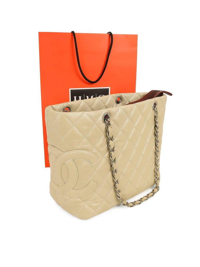 Chanel — сумка бежевая