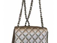 Chanel — сумка серебристая