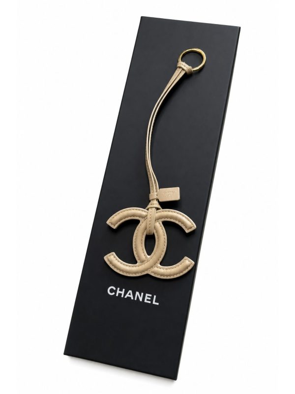 Chanel — обвес-шарм бежевый — фото 1