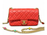 Chanel — сумка Classic Mini Flap красная